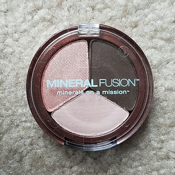 Mineral Fusion eyeshadow Trio NIB - Picture 2 of 2